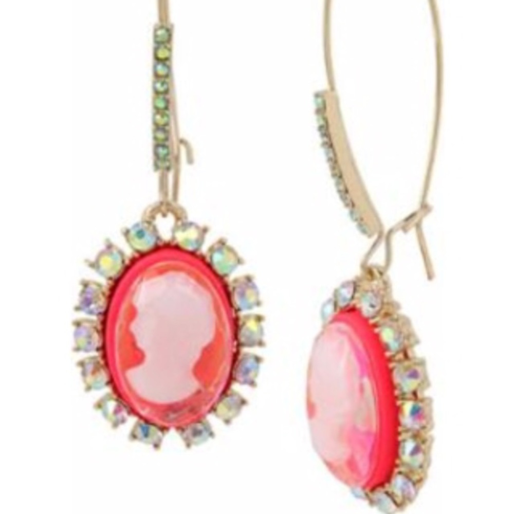 🌺Betsey Johnson Women’s Granny Chic CameoEarrings